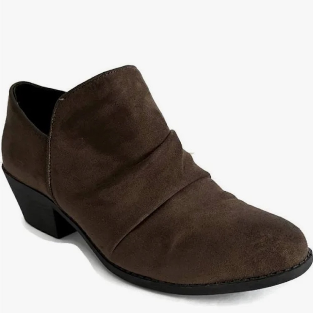 G.H. Bass Erica. ankle boots. Size 8